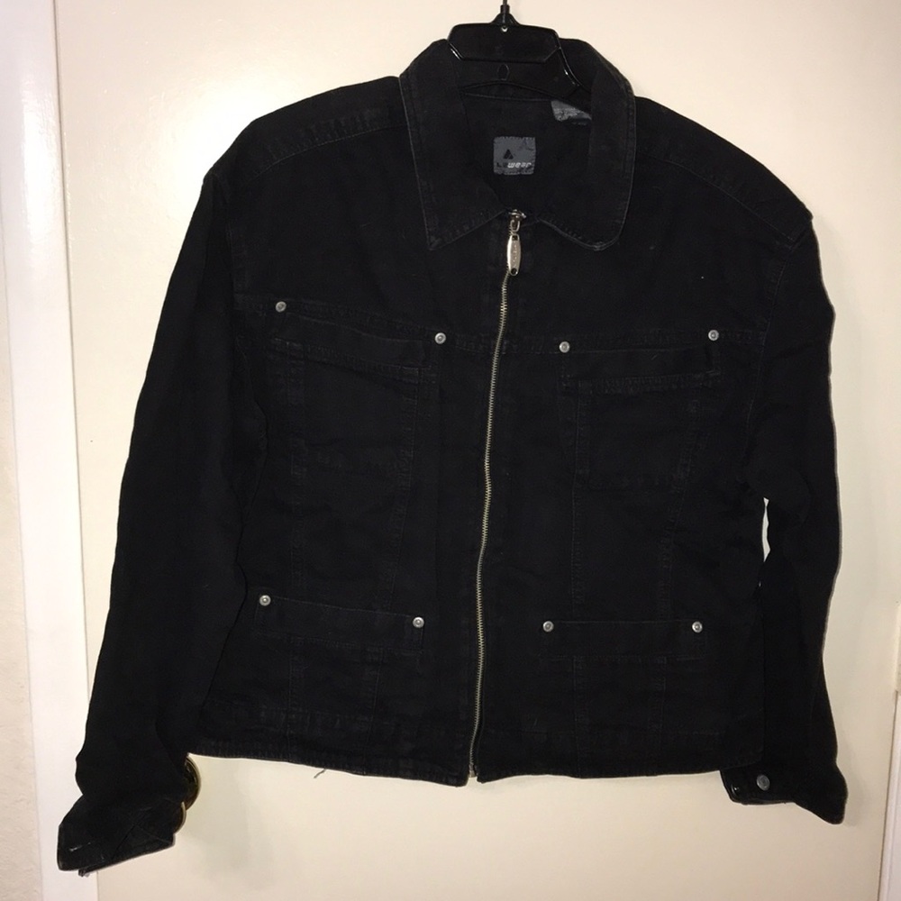 Liz wear black jean jacket